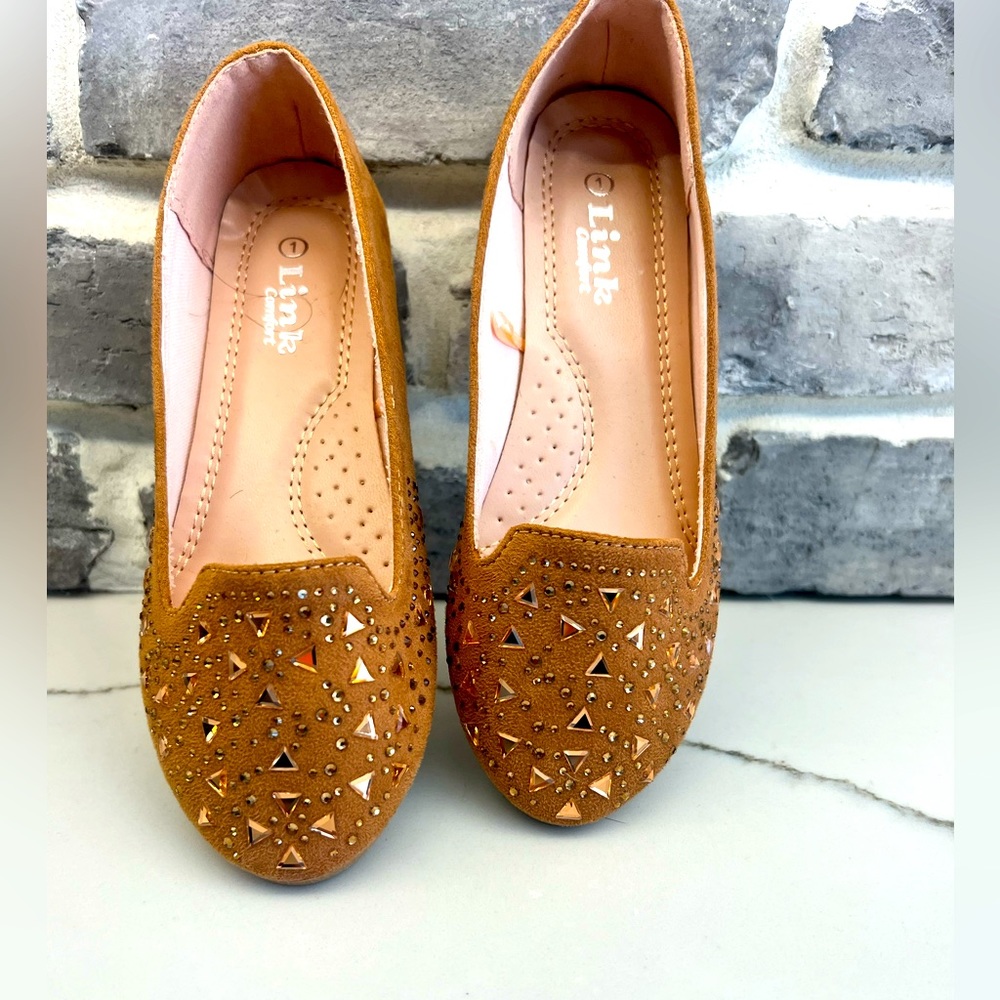 Link Comfort dress shoes Size 1. Sparkly caramel jewels